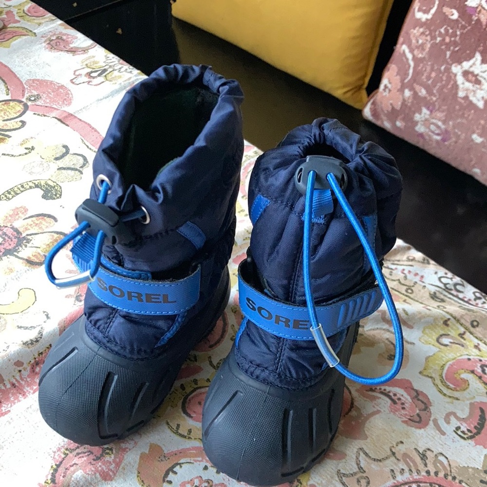 Sorel Kids Boots in Navy and Black - Picture 6 of 7